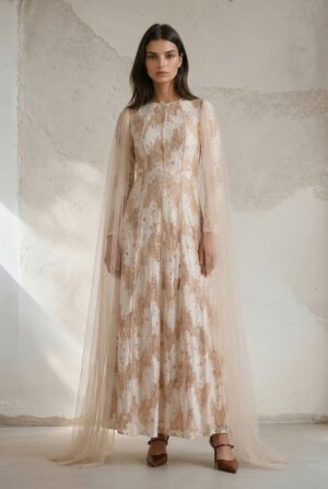 שמלת תחרה מחולקת אפרסק בז'